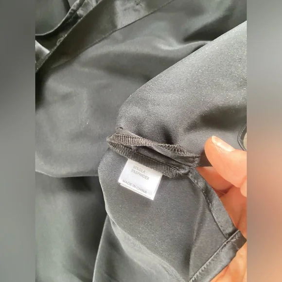 St John 100% silk black sleeveless top - Picture 5 of 5